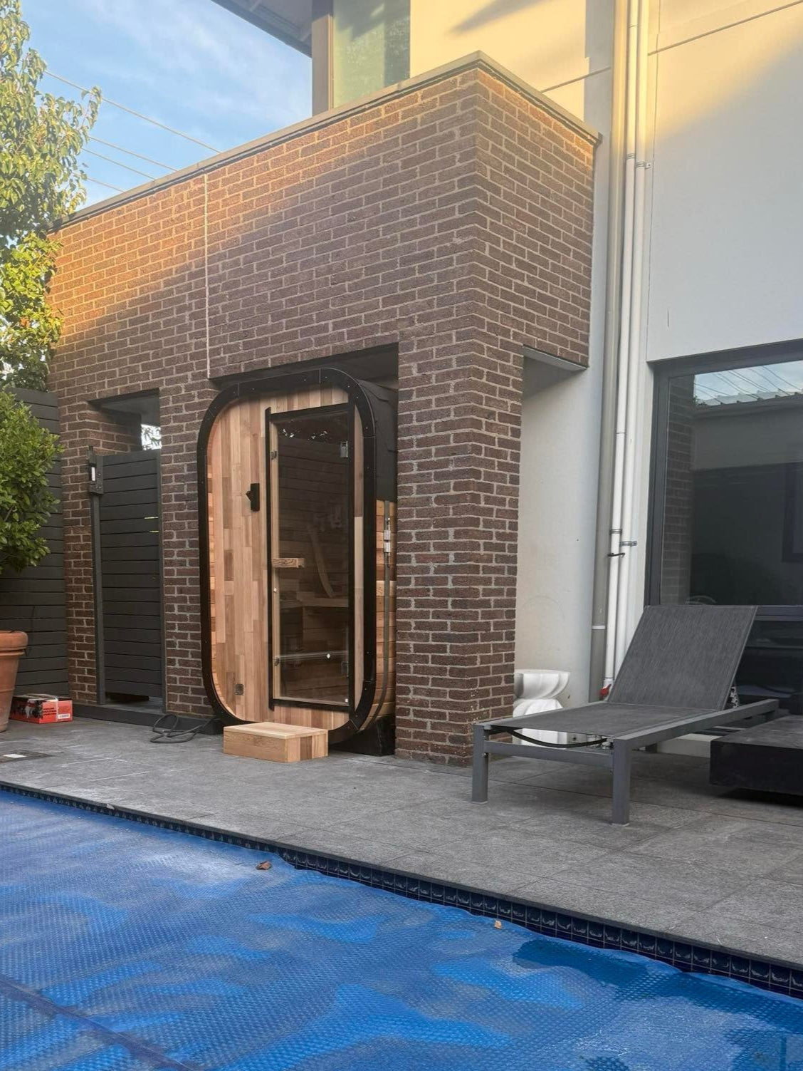 Niche 1-2 Person Traditional Cedar Sauna | Black Edition