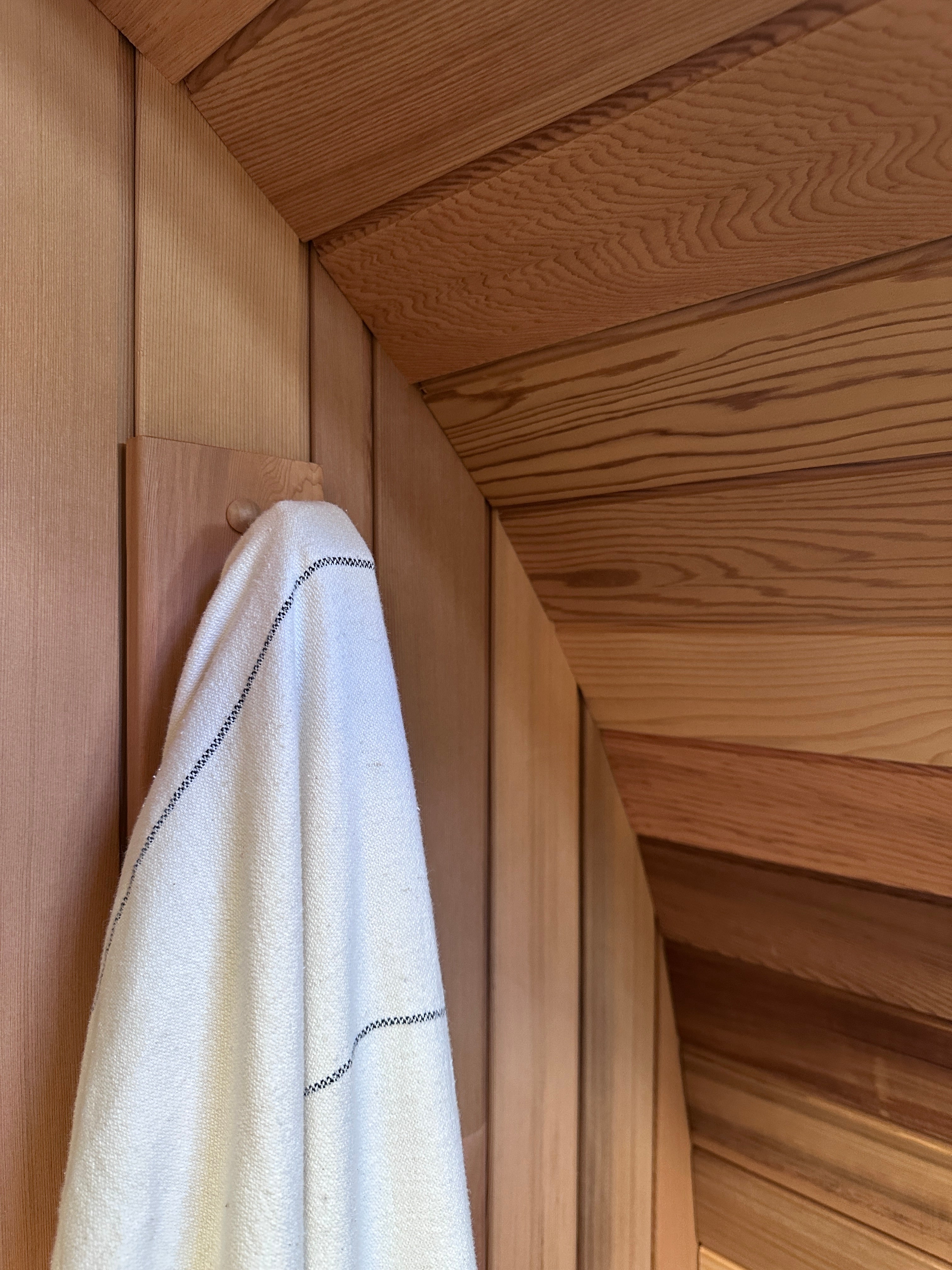 Deluxe 4-6 Person Barrel | Natural Cedar