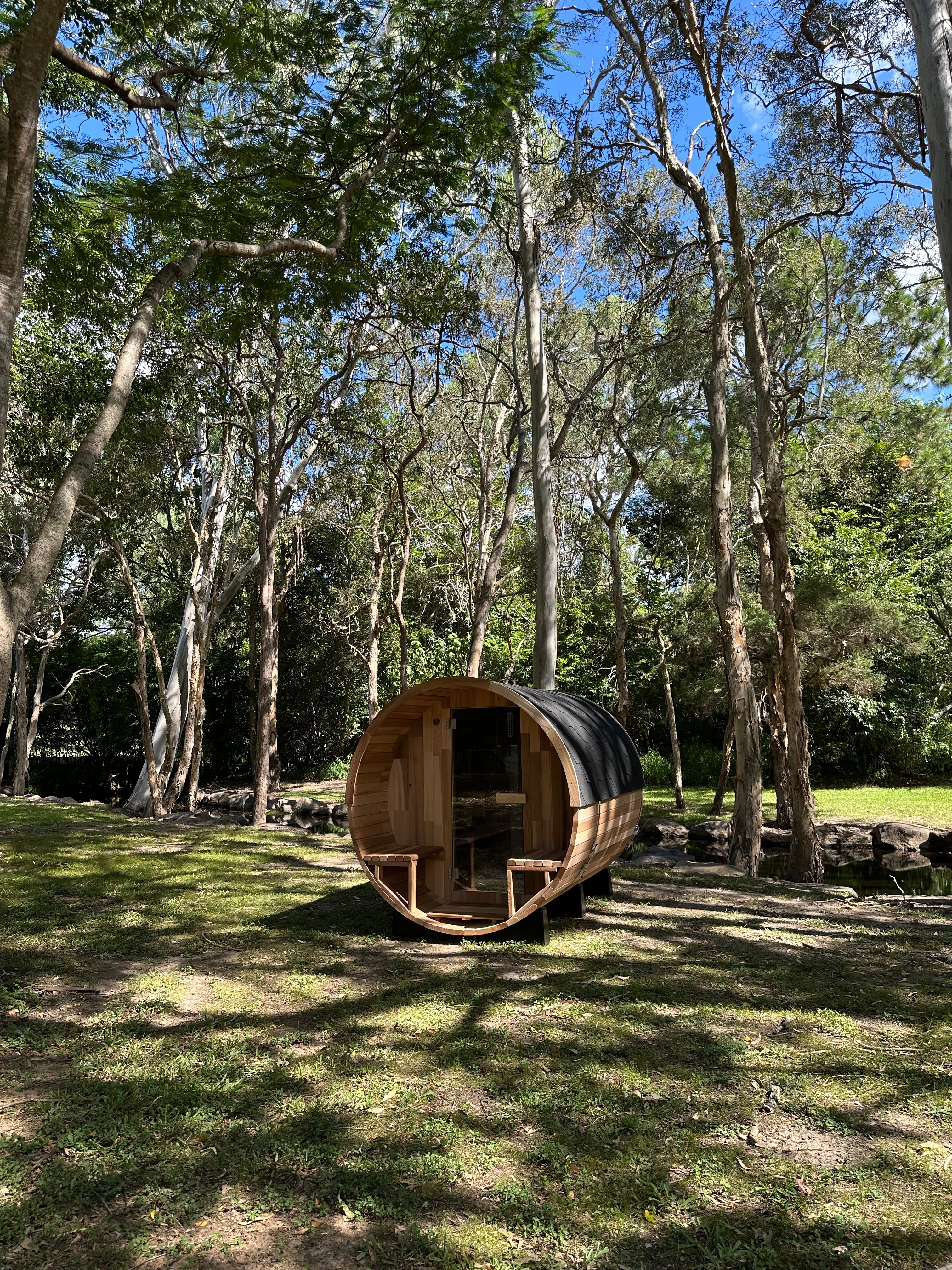 Deluxe 4-6 Person Traditional Cedar Barrel Sauna