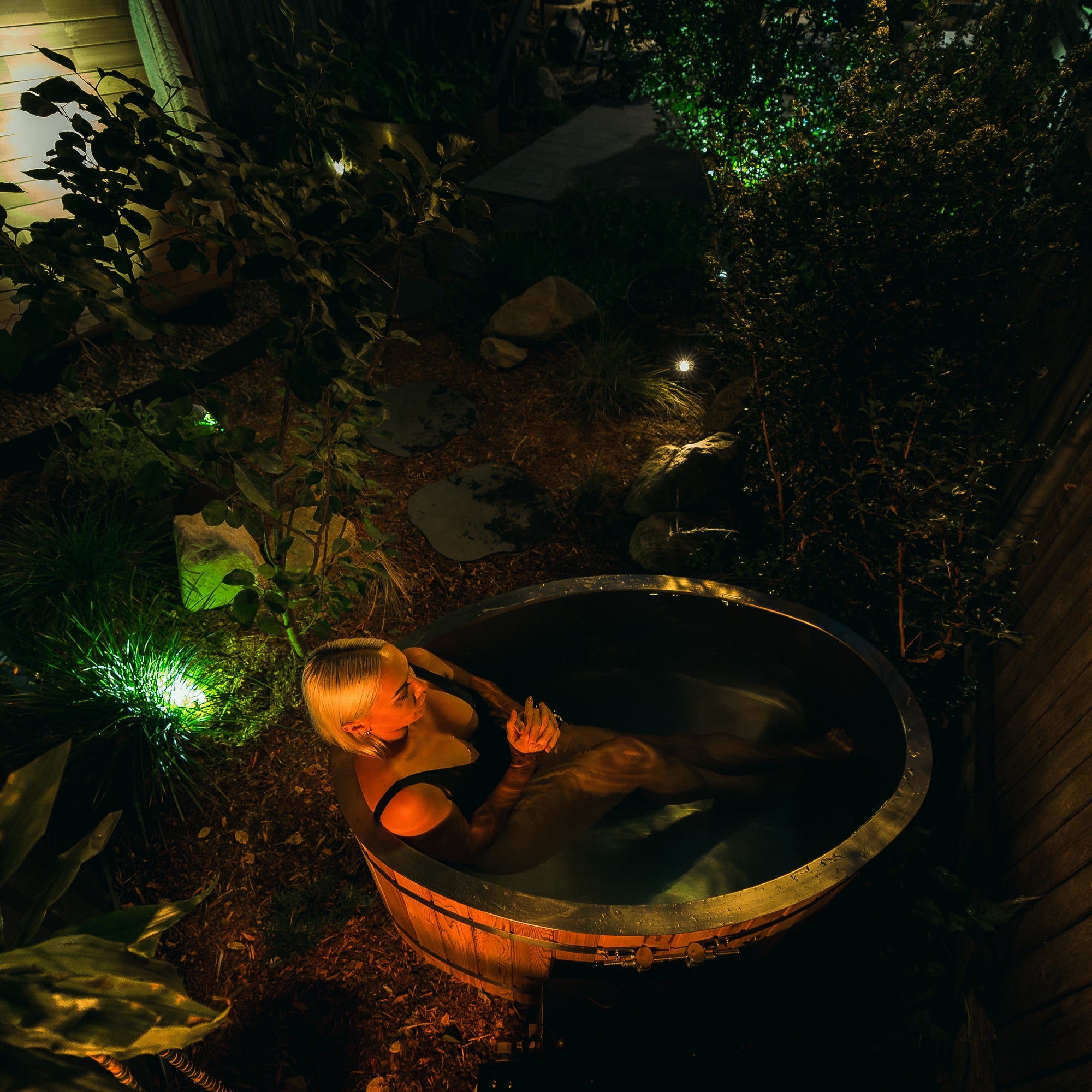 Curve Cedar Ice Bath & 1HP Chiller | 1 Person Plunge