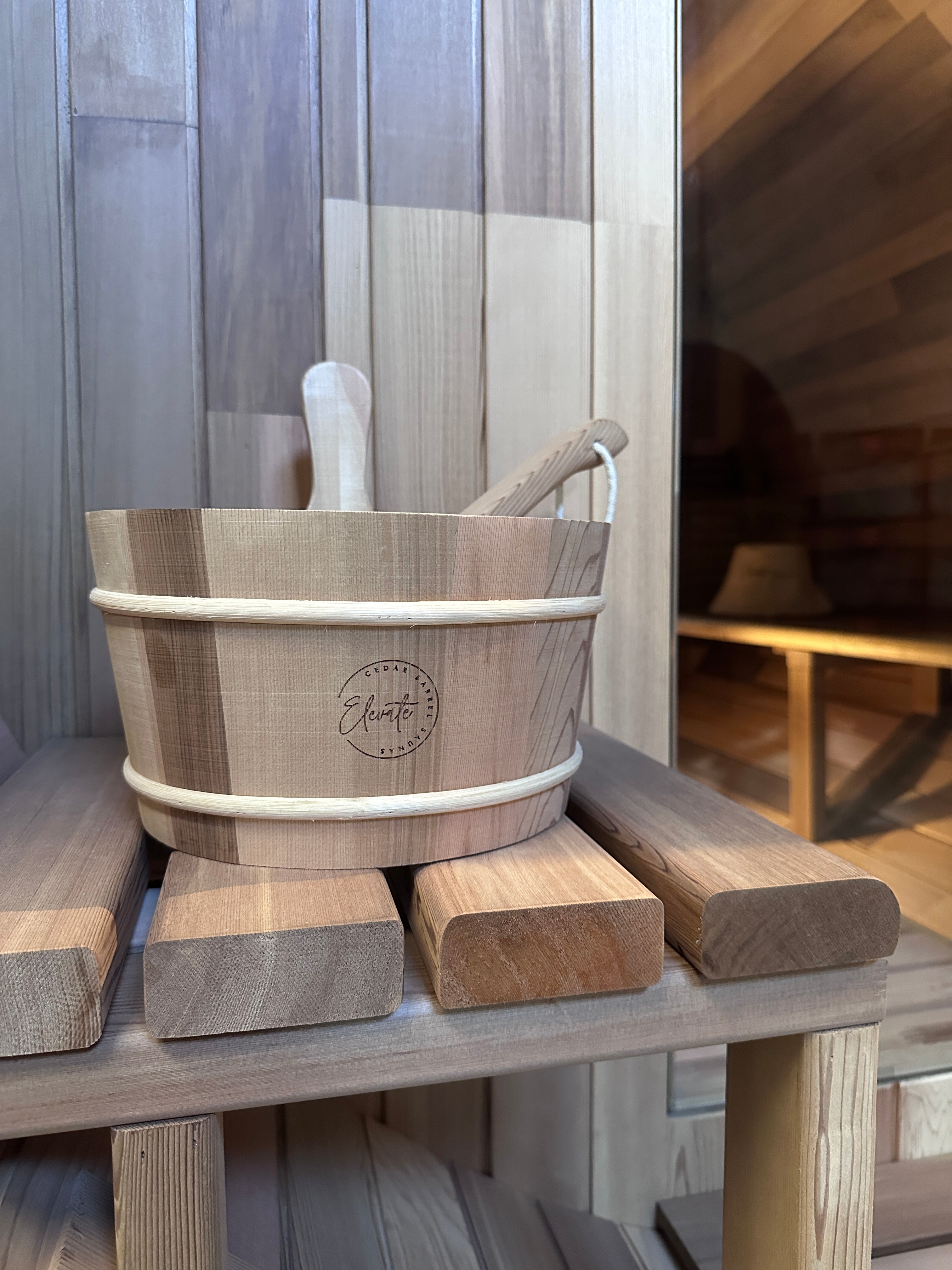 Deluxe 4-6 Person Barrel | Natural Cedar