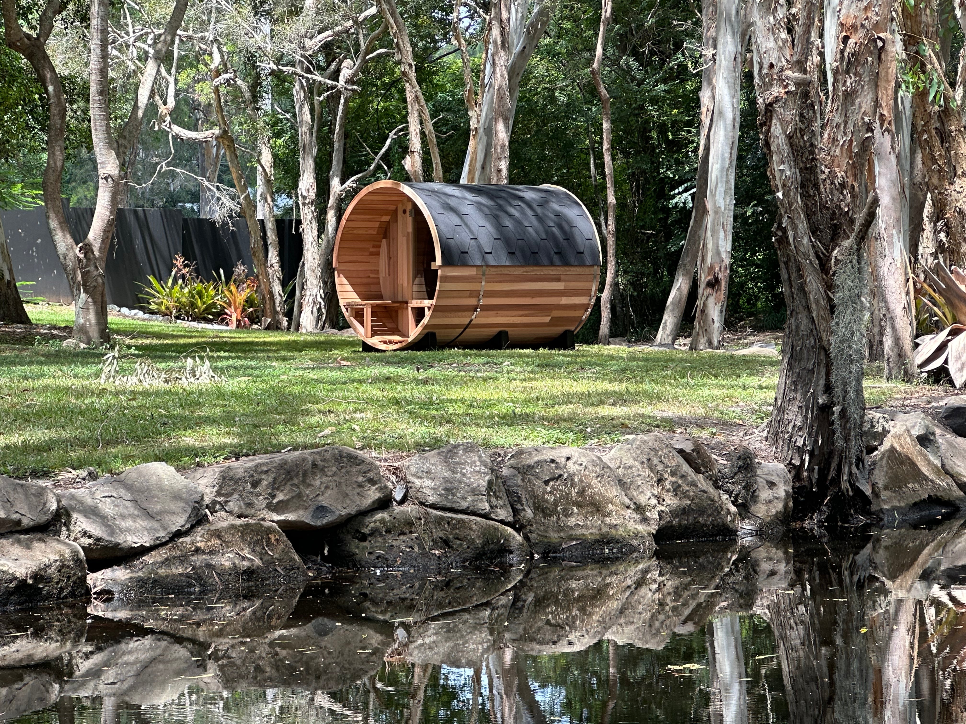 Deluxe 4-6 Person Traditional Cedar Barrel Sauna