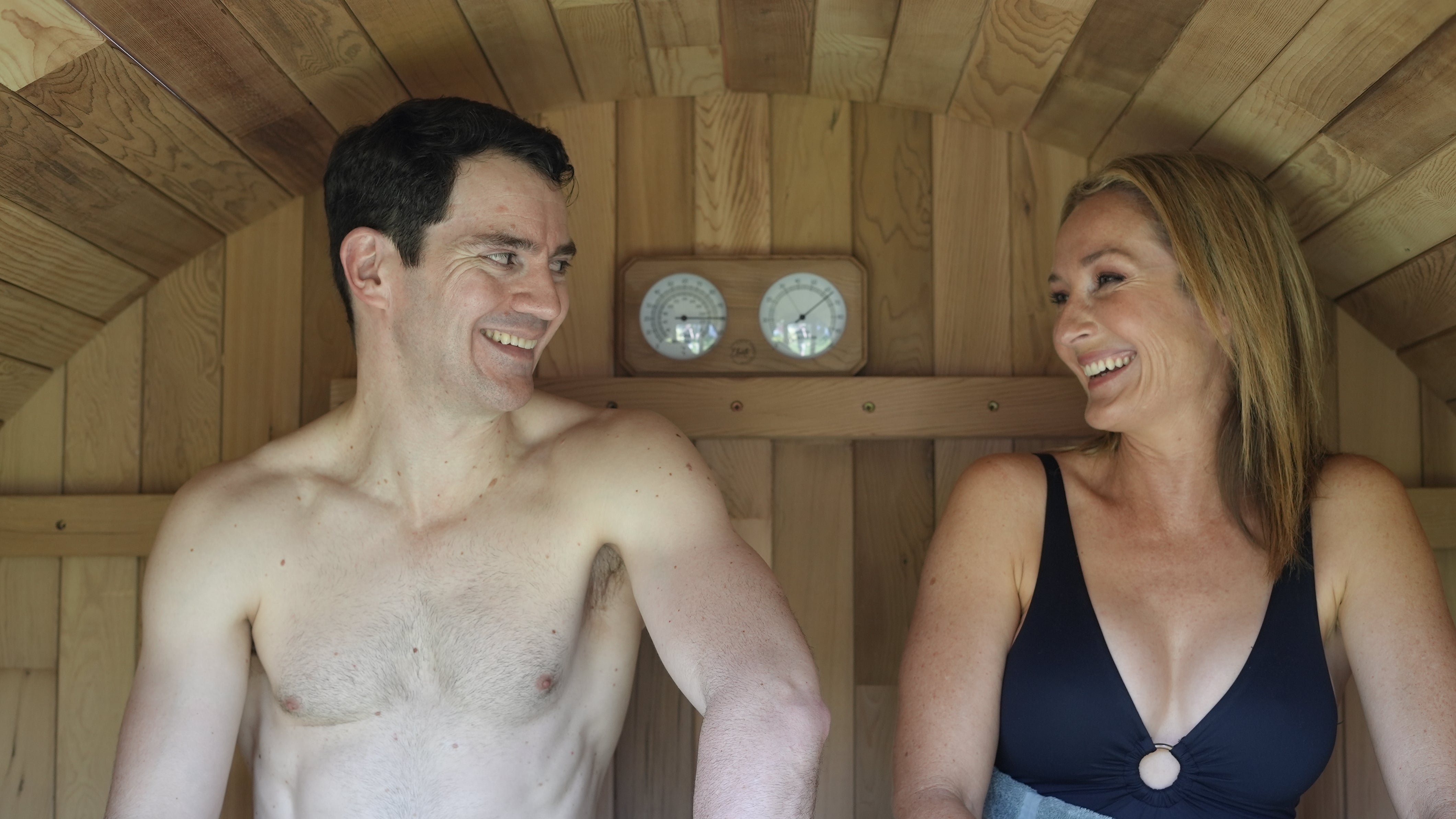 sauna大好き　様　売約済　希少　OAK　STUDIO　オットマン　lC52 Outlook 4 Person Sauna | Outdoor Cedar Sauna | Panoramic Glass Front